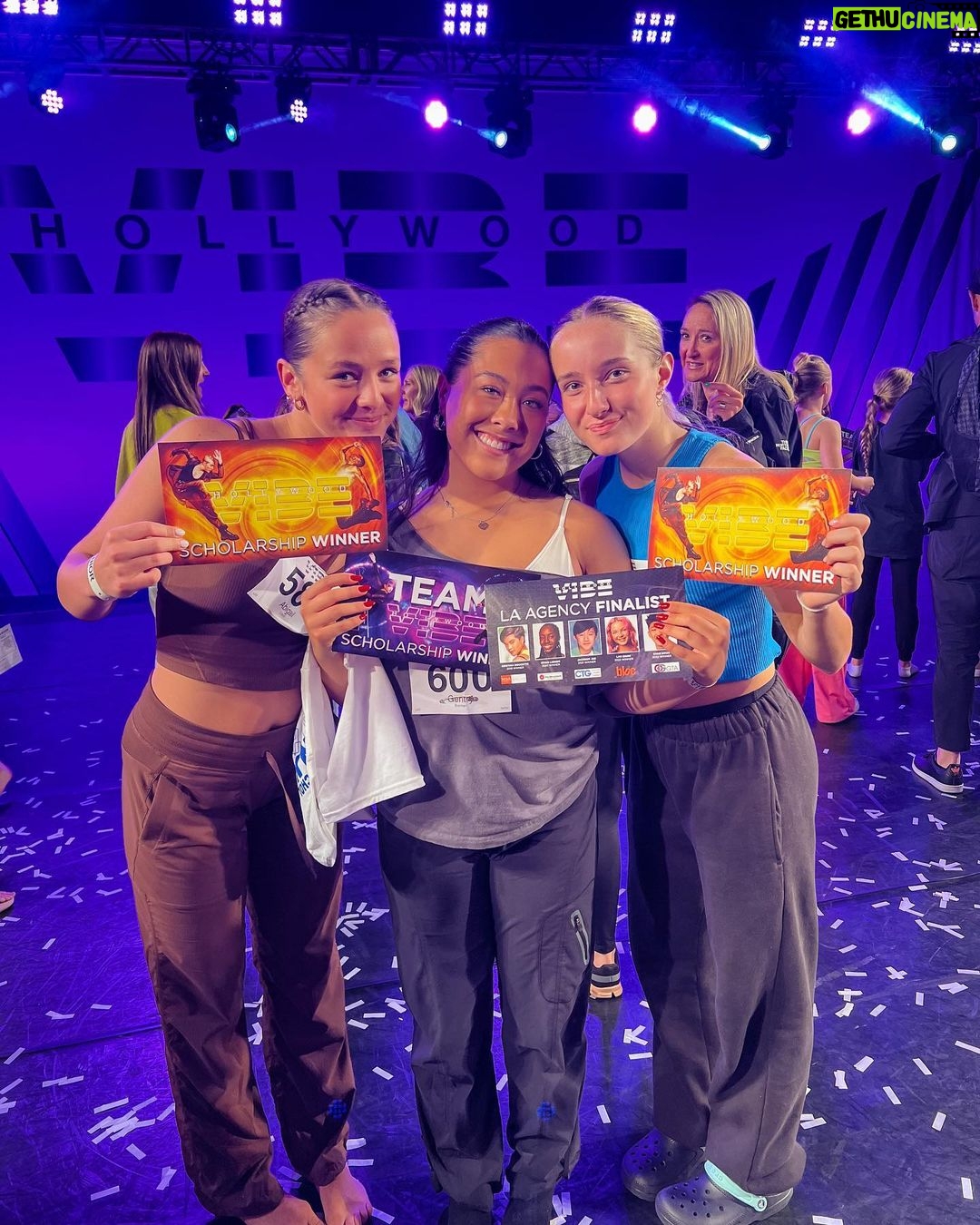 Alexus Oladi Instagram - last comp w the seniors ☹️🥰