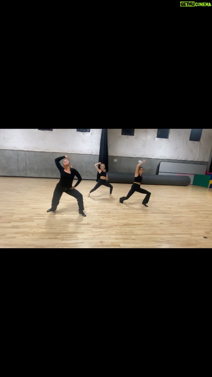 Alexus Oladi Instagram - Missed dancing with these two