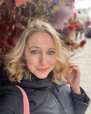 Ali Bastian Instagram - Blonde again!!!! Thank you so much @ozzierizzo Got a spring in my step!! X🌷🌺🌹🌼🌸🌻💐🌷🌺🌹🌼🌸🌻💐