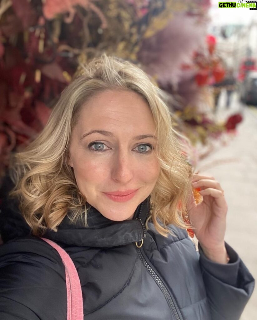Ali Bastian Instagram - Blonde again!!!! Thank you so much @ozzierizzo Got a spring in my step!! X🌷🌺🌹🌼🌸🌻💐🌷🌺🌹🌼🌸🌻💐