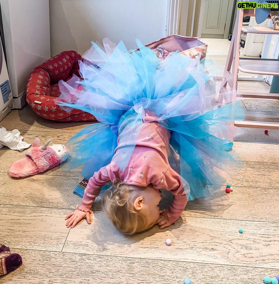 Ali Bastian Instagram - ‘Sunday’ expressed by Isla via the medium of Dance.