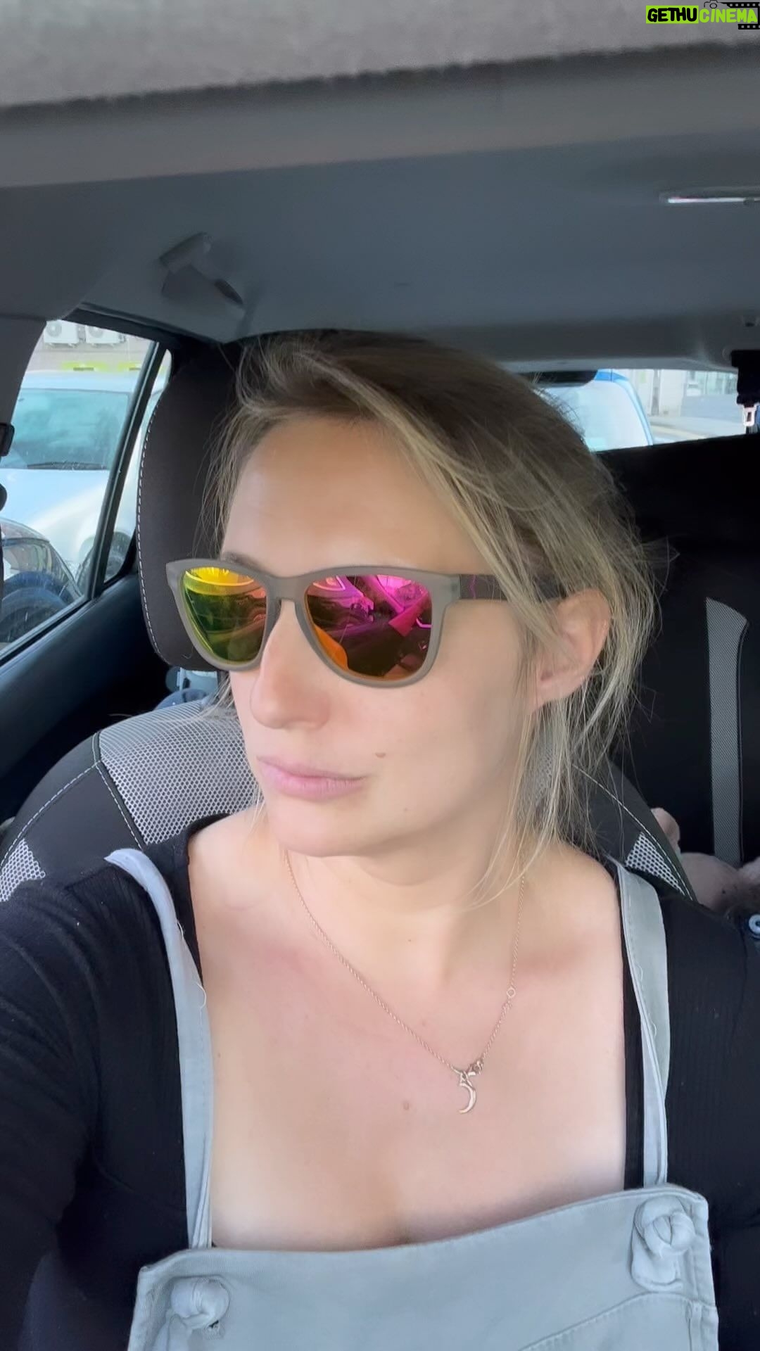 Ali Bastian Instagram - Yup. FML. #dangernap #mumlife ps. Isla’s black eye is from cracking heads with her cousin on a bouncy castle… because @clairesuzanneinsta’s kid’s bonce is made of concrete. 🙊