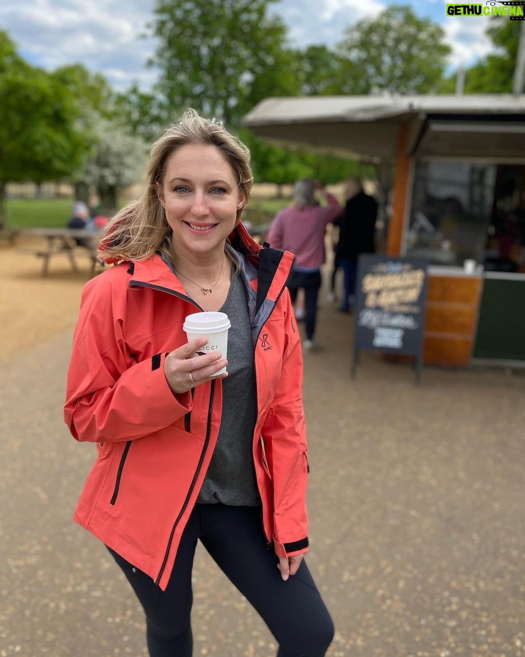 Ali Bastian - 0.9K Likes - Hand on heart, my stress levels have been through the roof lately and I honestly think that’s why I’ve been coming down with so many bugs. My nervous system is a bit frazzled getting back out onto the world - like I’ve just emerged from some kind of cacoon! And the family and professional life juggle is real! What I’ve noticed, through my own experience and through coaching others is that as soon as I’m in a state where I’m desperately trying to find a way to create the 36 hour day or the 8 day week - that is exactly the moment I actually need to take my foot of the gas. To rest and restore and to tend to my own needs.
During lockdown, I was so much better at getting out into nature and self soothing with long walks - quite frankly, apart from the domestic treadmill, there wasn’t much else to do to create routine - but now as the to-do list lengthens, I’m having to consciously decide to get out of the flat - or it just won’t happen!
I’m loving @Revolutionrace for their technical clothing that doesn’t put function entirely over form! As I’m sure you all know, I LOVE colour!!! Bright colours lift my mood and make me happy. I was drawn straight away to the waterproof, wind proof coral Cyclone Jacket, perfect for skiing and all year round mountain sports AND feels great on a dogwalk with my toddler! Revolution Race’s ‘Highwaisted Bouncer Jeans’ - shower proof, figure hugging, more flattering than your average hiking gear, warmer than a legging and SIX POCKETS… enjoy!! ❤️ Use my code: ALI15 Ps. I’ve hiked two mountains in my life, Snowden and Gaustatoppen in Norway and it wasn’t in gear that looked like this! I cannot wait to breath that mountain air again, clear my head and give this kit a run out!… one of these days… 🤔💭 Use:Ali15 for 15% off code valid from 5th-7th May, cannot be combined with other offers … Enjoy!! AD