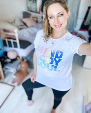 Ali Bastian Instagram - These days I’m tending to take a ‘come as you are’ approach to social media (unless it’s a throwback, in which case it’s a ‘come as you were 10 years ago’ 😂) - especially since the magical mayhem of motherhood! If I waited for it all to be perfect I’d never show up for my own life, let alone Instagram!  When @youknowwhosuk invited me to team up with them I decided I wanted to take some photos feeling great in my skin! I love my new gym kit from You Know Who’s, use: ALI10 to receive 10% of your order, be quick as stock sells super quickly! …. I managed to get some make up on for these shots, couldn’t quite get my hair dried whilst toddler wrangling but went for it anyway - but in the end, there’s no where to hide! Swipe for the reality 😂  At least with my gym kit on there is an outside chance I might actually do some exercise!? … or maybe just lay on the floor in sivasana…. Either way… And breath 🧘‍♀️💜💫 PR AD #newyearsameme