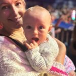 Ali Bastian Instagram - When you gotta feed, you gotta feed 🤣 #breastfeedinginpublic #breastfeedwithoutfear #baby #babygirl