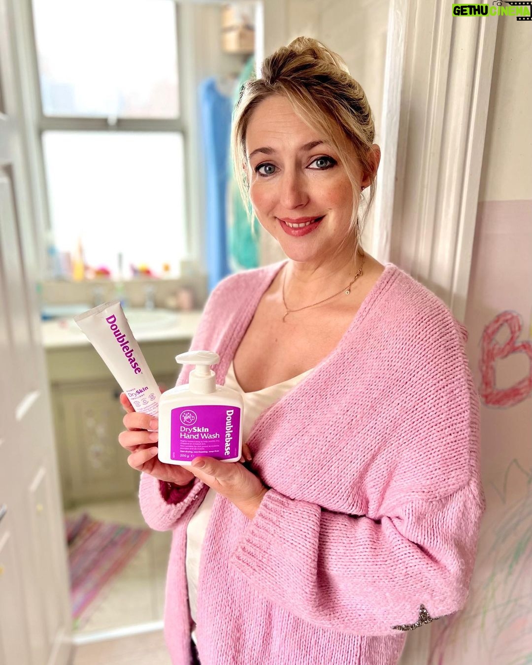Ali Bastian Instagram - There’s no doubt about it, we are an atopic family… I’ve had eczema for as long as I can remember and my little girl Isla has eczema and multiple severe food allergies. Being an allergy Mamma I’m washing my hands constantly when preparing food or when coming into contact with any of Isla’s allergens. As a result, my hands have such bad eczema flares… At times they even crack and bleed. I feel so self conscious about it and I know amongst other things, it can look so ageing! I was previously prescribed @doublebaseuk by my Dr and find it brilliant for the day to day management of my eczema. I have recently discovered Doublebase Dry Skin Hand Wash and thought I would put it to the test for seven days by replacing my usual soap. I also used Doublebase Dry Skin Emollient after washing my hands. Have a swipe through my photos to see the results!! At the beginning of the week my hands were so dry and cracked… full disclosure, I’m a busy Mamma and I didn’t manage to use the emollient EVERY time but having the intention meant I did it SOME of the time which was enough to make a huge difference. Anyone with eczema knows there aren’t many quick fixes and consistency is key but already my hands are softer, no more painful cracks in the skin and looking younger already! Doublebase Dry Skin Hand Wash is definitely going to be part of my eczema care routine moving forward and what’s also fab is that @Doublebaseuk products are easier to get hold of from places such as Boots. #Doublebase #Eczema #Psoriasis #Dermatitis #Doublebasedifference #AD