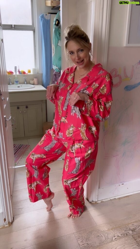 Ali Bastian Instagram - Love finding outfits that I feel great in #postpartum, that are not strictly nursing gear so will stand the rest of time AND I can breastfeed in it them! So happy to have discovered @joanieclothing available is sizes 8-22 Check them out, they have loads of fun prints and styles with a nod to the nostalgic. Enjoy my audiotion for Cats at the end 🤣🐱🌈🌈🌈🌈🌈 #breastfeeding #postpartumbody #mumfashion #prgift