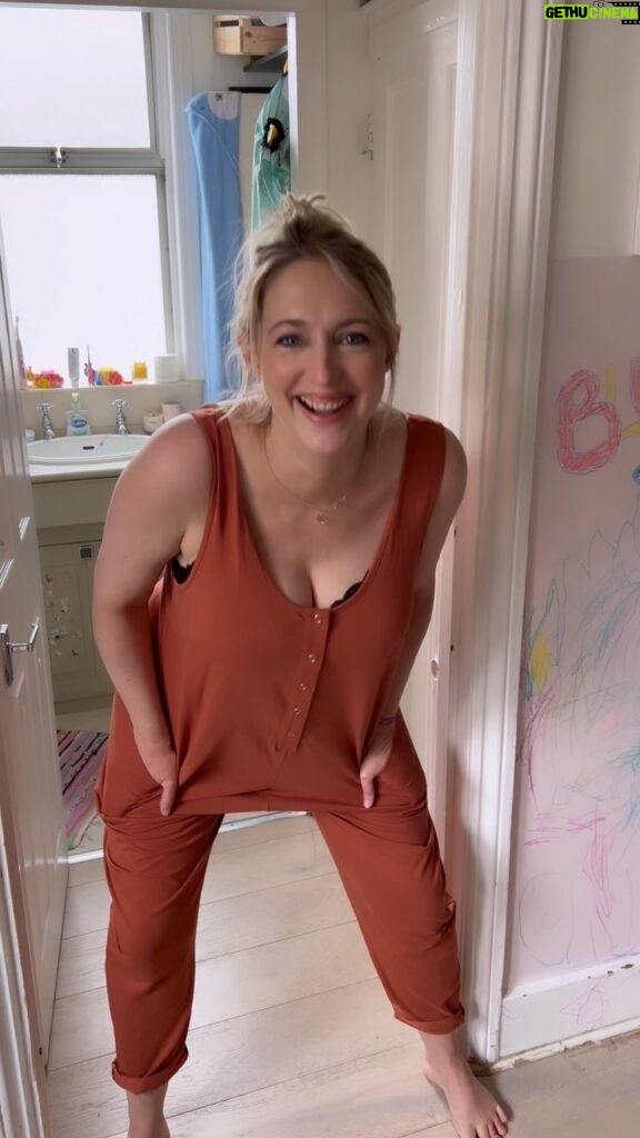 Ali Bastian Instagram - When @_beyond_nine jumpsuits make you want to do THIS. I have lived in these since my c-section, especially with my slow healing… all I want is to be in something comfy that I can breast feed in. These are IT!! These will see you from bump, to nursing and beyond! #slowfashion💖💖💖 #gift #maternity #postpartum #nursing #fashion