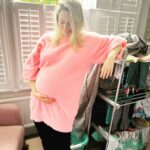 Ali Bastian Instagram - Packing a 26 week old kick boxer! There is no corner of the flat for a bump shot without utter domestic mayhem 🤣 So in the spirit of ‘come as you are’ … I’m casually leaning on my washing. #26weeks #bump #pregnant #secondtrimester #keepingitclassy
