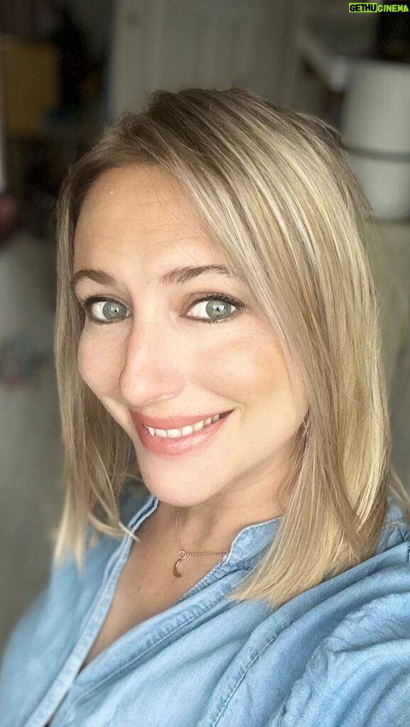 Ali Bastian Instagram - New Hair!!!!! I’m not sure blondes do have more fun but I certainly feel more like me when I’ve had a few highlights! Thank you so much @amydavidsonhair for coming over to do my hair makeover! Love it!! It had only been six months since my last trip to the hairdressers 🙈. #highlights #blonde #hair #newhair
