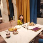 Alice Kaushik Instagram - Date night with my boy @kanwardhillon_ 💋 @firinindia Thank you for hosting us ❤️ The food was fab ❣️ #Cafe #DateNight #FirinIndia #Raddison Radisson Mumbai Goregaon