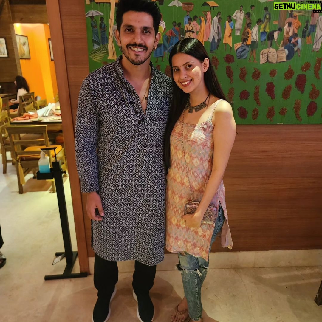 Alice Kaushik Instagram - Last slide from the birthday 🎂 ❤️ #AllLove #FamilyDinner 🌟