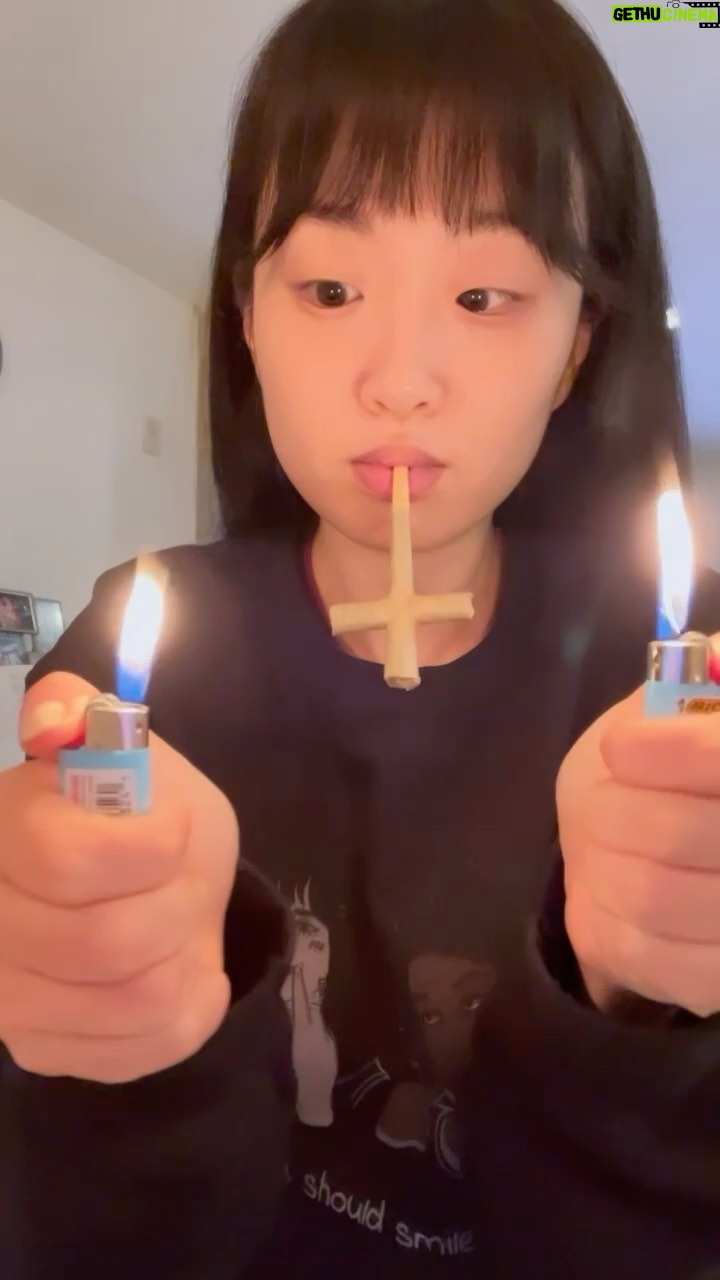 Alice Lee - 5K Likes - Happy holiday!! #420 #crossjoint 💚