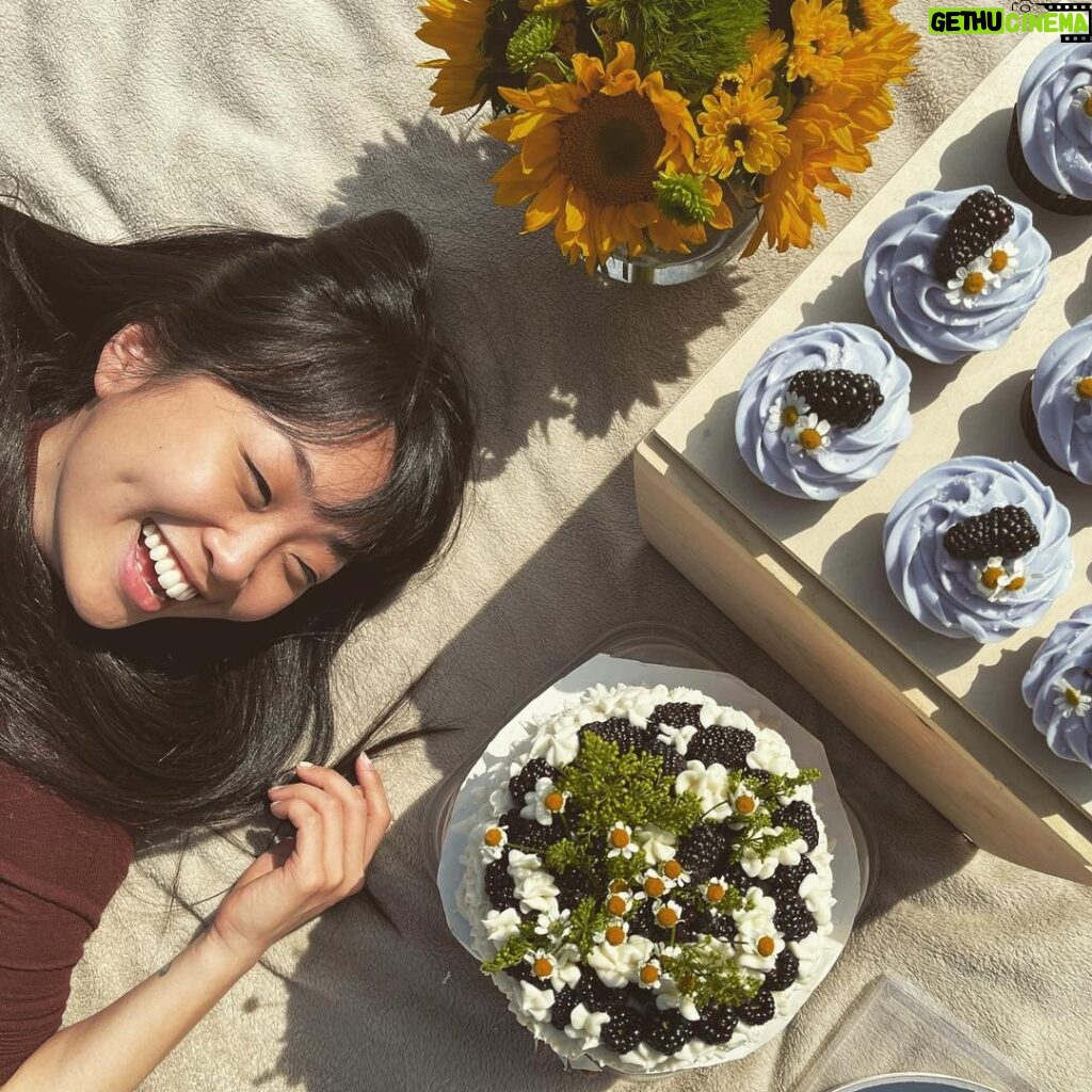 Alice Lee Instagram - Thank you all so much for the birthday wishes!!! Here I am surrounded by @thejeespot’s delicious works of art 😭🎂🤤🌻🌸🌻🌺