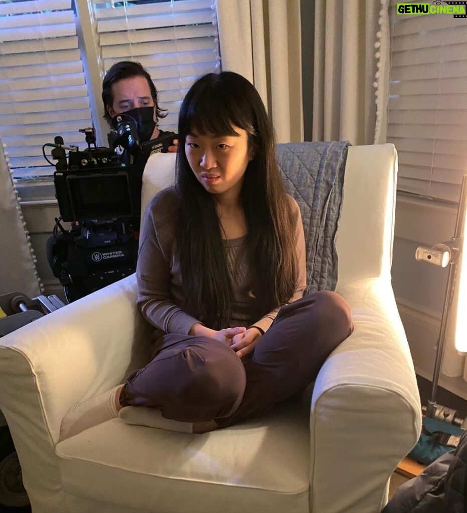 Alice Lee Instagram - I’ll be sitting in this chair, making this face and singing a heart song tonight. One of those things is not true. New ep of #zoeysplaylist tonight! #bradley 📸: @kaylabrookeirwin