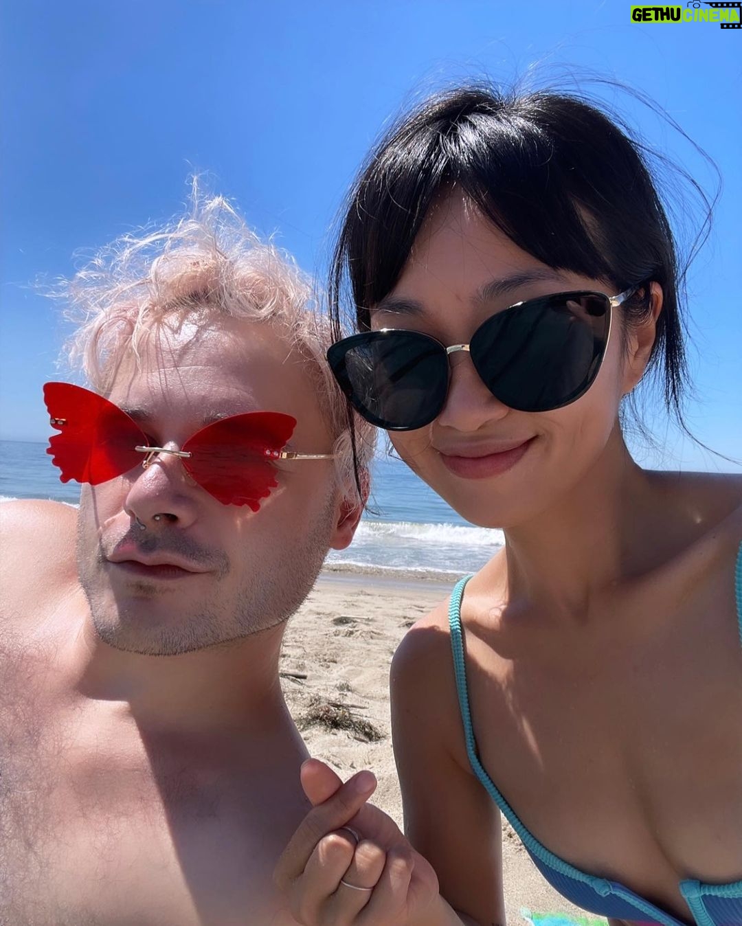 Alice Lee Instagram - Vent about your joy, not just your problems ✨ #malibu #ablondeandabrunette Malibu, California