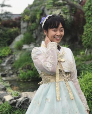 Alice Lee Instagram - In honor of the Lunar New Year 🌕 wearing a traditional Korean hanbok, which Koreans wear on special occasions like thanksgiving and the new year but honestly I kinda could wear it all the time?? #yearoftherat #한복 #새해 #복