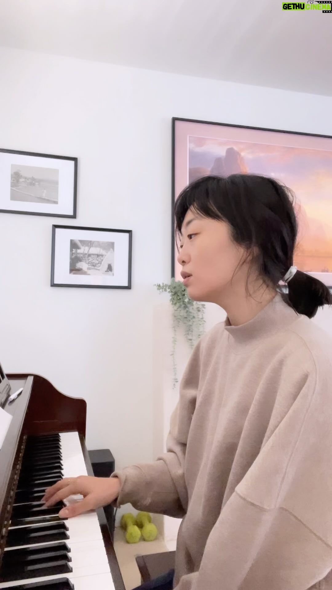 Alice Lee Instagram - This song has me in my FEELS!!! 😭🙏🏼 #selenagomez #mymindandme #cover #messyhairdontcare