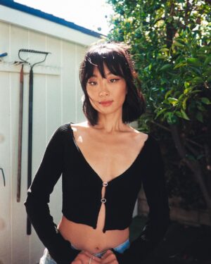 Alice Lee Instagram - Full moon in Aries vibes. Manifesting while still working hard vibes. Trusting the universe and its timing vibes. Trusting yourself vibes. Alien superstar vibes. Feel everything vibes. Iced grande chai tea latte with 2 shots and oat milk vibes. Loving yourself vibes. Patience is a virtue vibes. This world is so fucked but still beautiful vibes. Healing vibes. Growing vibes. Posting a long caption vibes. Not giving a fuck vibes. #vibes #onlygoodvibes #didisayvibes 

Photo: @selashiloni 
Makeup: @nhinako_makeup 
Hair: @dallin.james