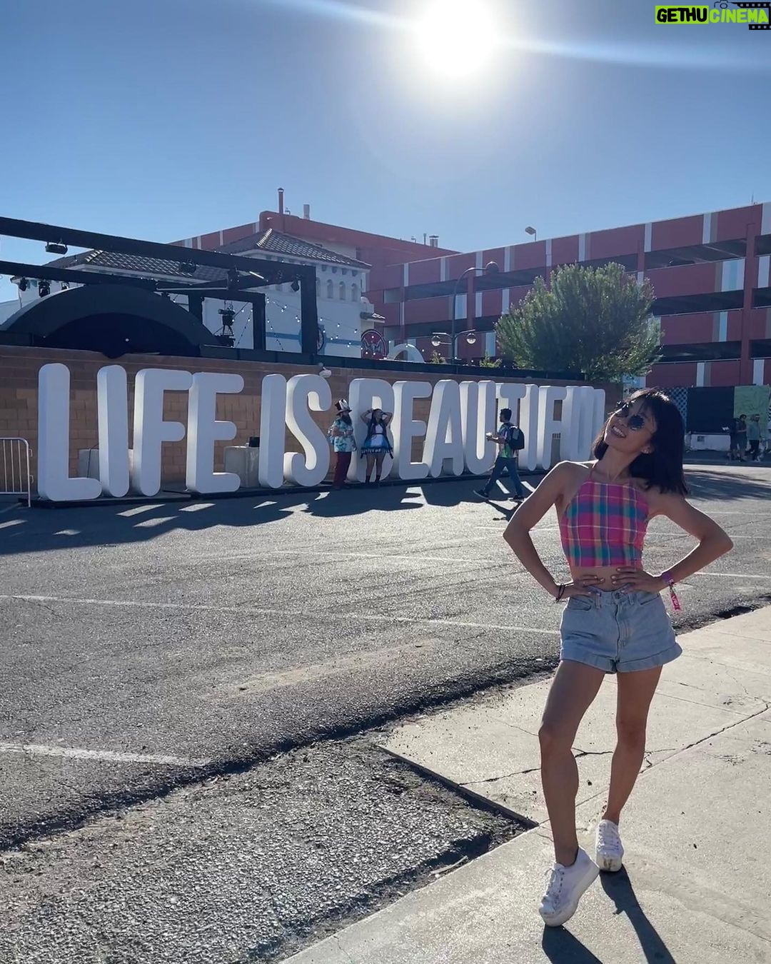 Alice Lee Instagram - Life IS beautiful, you guys 🥹 Such a fun, cathartic weekend 😠take me back!!! #lifeisbeautiful #corememory #somuchdancing #somuchsweating #silentdisco #vegasbaby #musicfestivalsarelife #youarebeautiful Las Vegas, Nevada