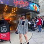 Alice Lee Instagram - CORN NUTS!!! Absolute BIG FUN seeing @heathersmusical on The West End! What a joy and trip down memory lane. Can’t believe we opened this show Off Broadway eight years ago wowowow lol SO VERY seeing it from the audience all these years later and meeting our extended UK fam and fans. Our love is god 🙏🏼 Swipe to see old school Heather Duke living her best life 😂💚💚💚 #heathersmusical #heatherduke #offbroadway #newworldstages #westend #theotherpalace The Other Palace