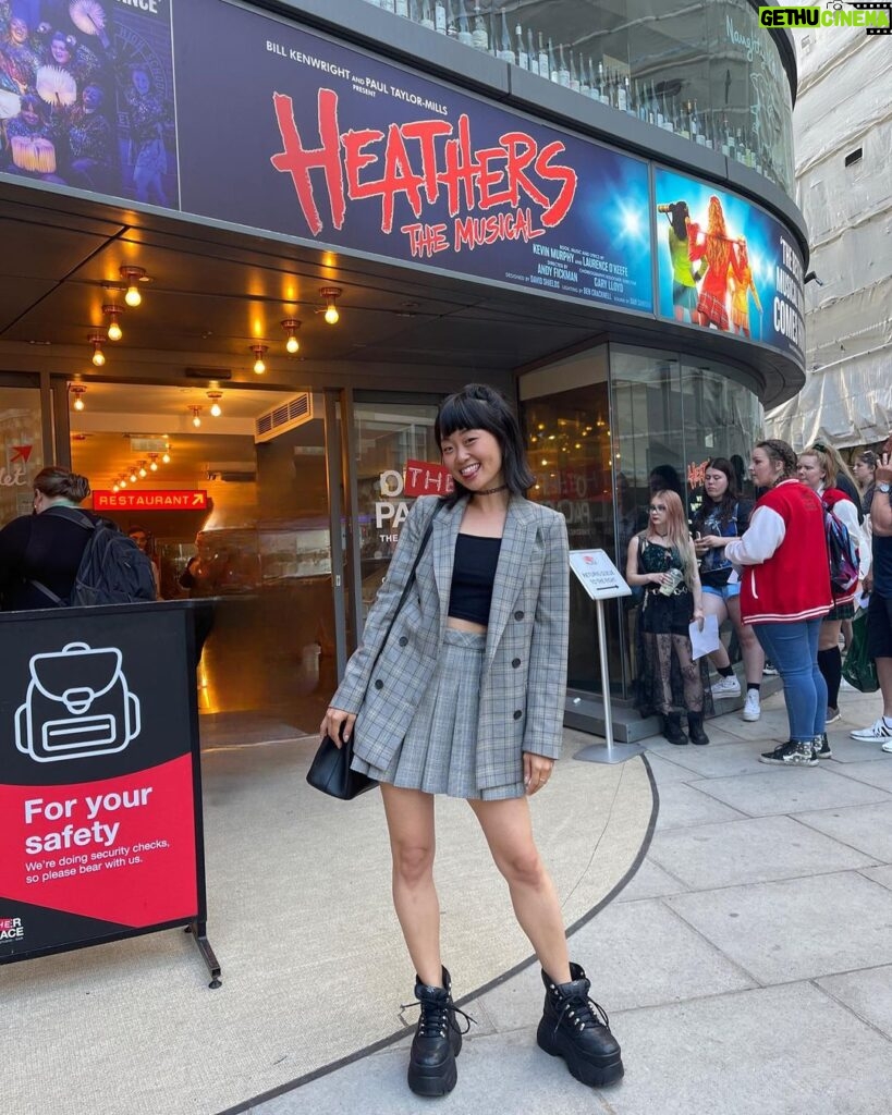 Alice Lee Instagram - CORN NUTS!!! Absolute BIG FUN seeing @heathersmusical on The West End! What a joy and trip down memory lane. Can’t believe we opened this show Off Broadway eight years ago wowowow lol SO VERY seeing it from the audience all these years later and meeting our extended UK fam and fans. Our love is god 🙏🏼 Swipe to see old school Heather Duke living her best life 😂💚💚💚 #heathersmusical #heatherduke #offbroadway #newworldstages #westend #theotherpalace The Other Palace