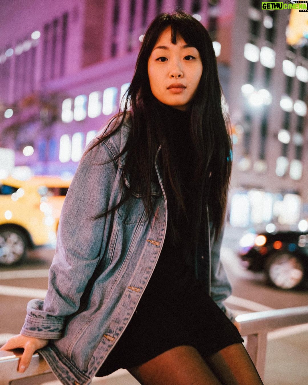 Alice Lee - 1.9K Likes - Serious Lee
📸: @jamesjinimages