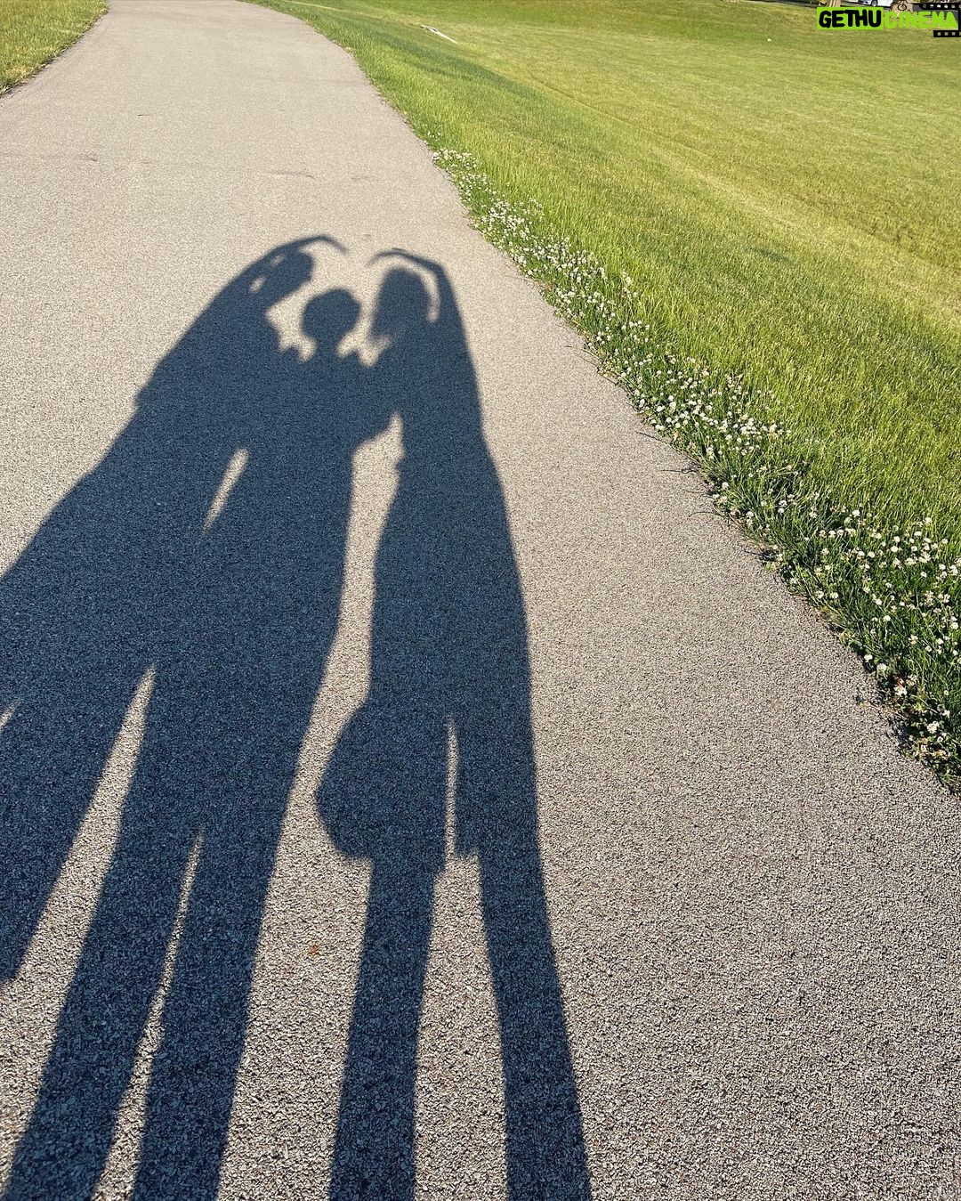 Alice Lee Instagram - Family first always #famtime