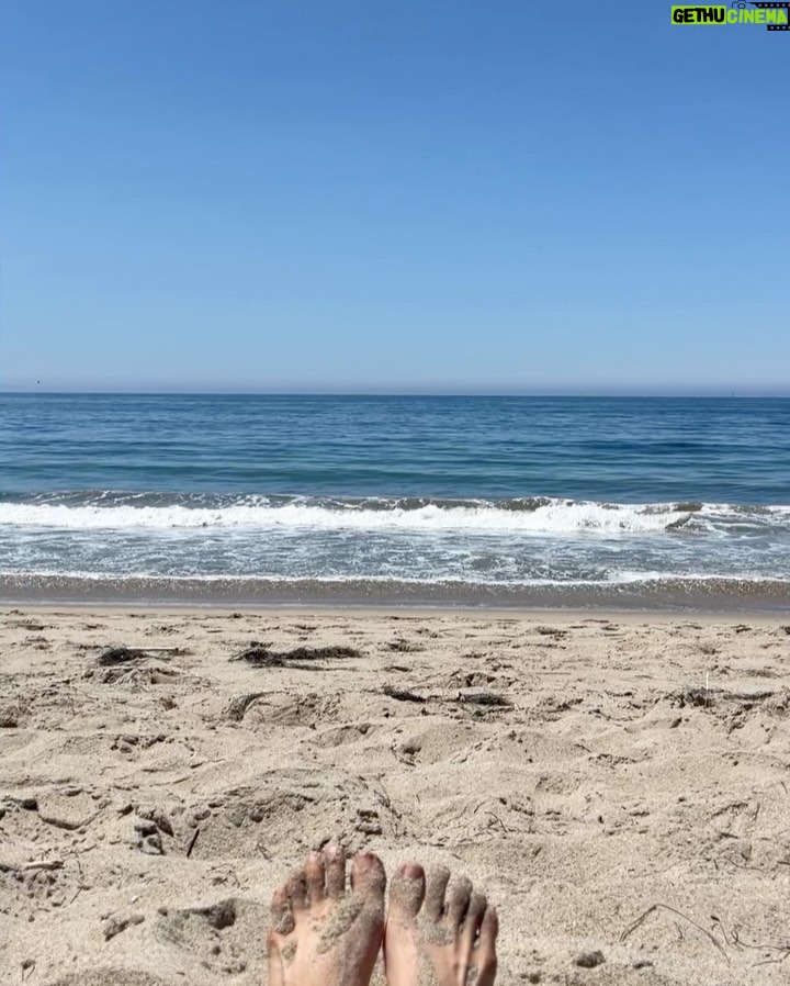 Alice Lee Instagram - Vent about your joy, not just your problems ✨ #malibu #ablondeandabrunette Malibu, California