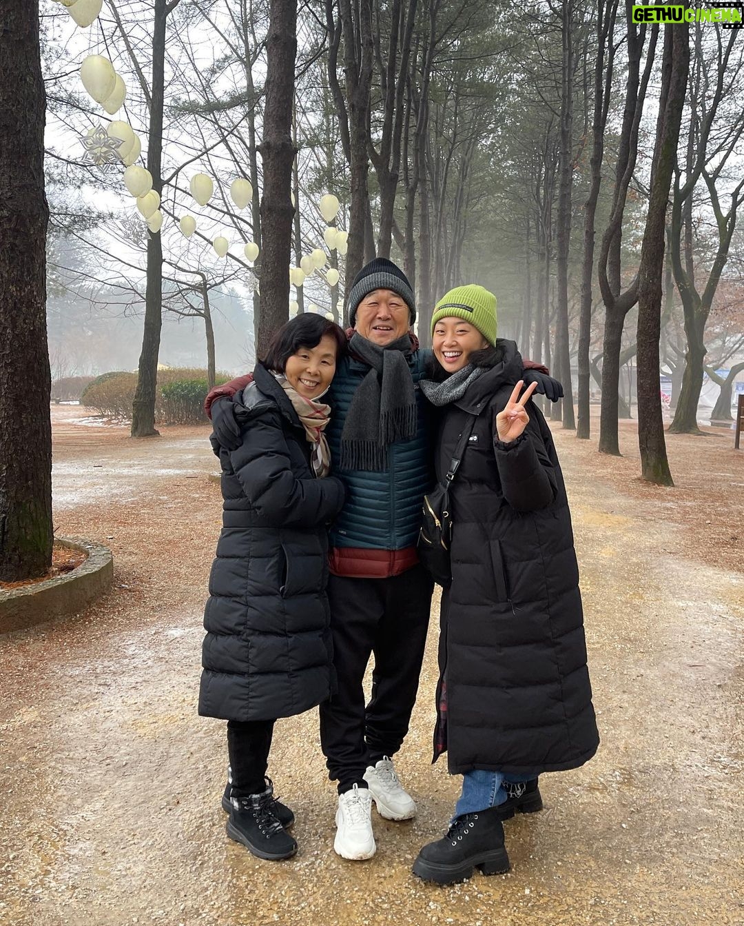 Alice Lee Instagram - Coming back to the Motherland has made my heart and soul sooooo full. Love and abundance overflowing!!! It’s almost inexplicable. It has been just the best. I’ve been lucky enough to visit Korea many times in my life, but returning to where my ancestors are from, at this point in my life, has been everything and more. This time, I really felt like I was coming home. I’m so proud to be Korean. I’m so grateful to have Korean culture embedded in me, to have the Korean language flow through my tongue, to have a bond with my extended family that is eternal and strong. I love being from the States, but there is something so refreshing and heartwarming about being surrounded by people who look like you, eat like you, and talk like you, especially after so much social conditioning that tells you you’re a “minority” when you live in any Western country. I am 100% American, but I am also 100% Korean. I’m so thankful to have two countries to call home. And even though I’m suuuper sad to leave Korea, I know that’s because it has been that incredible of an experience 🥲 Can’t wait to come back. ALSO LOOK AT MY COUSINS’ ADORABLE KIDS AKA MY NIECE AND NEPHEW WHEN WE HAD TO SAY GOODBYE 😭🥹🥹 MY HEART!!! #한국 #korea #광화문 #가족 #family #남이섬 #복 #blessings #천천히 #slowly #눈 #snow #조카 #niece #nephew #경북궁 #palace #korean #american #koreanamerican #culture South Korea