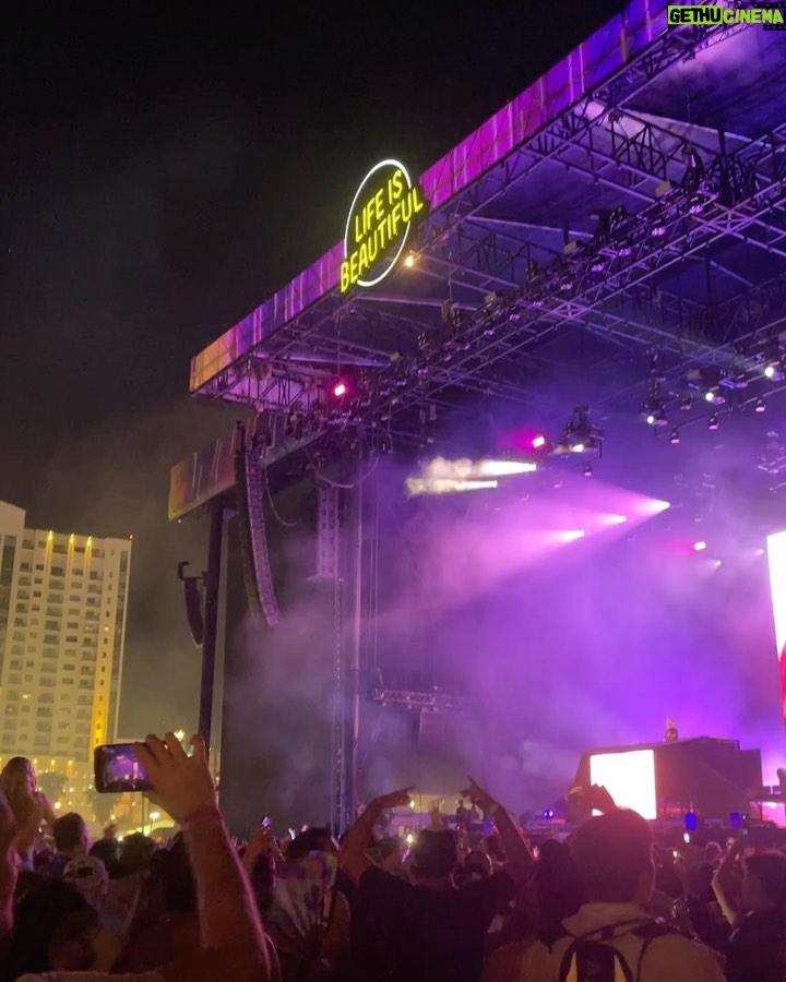 Alice Lee Instagram - Life IS beautiful, you guys 🥹 Such a fun, cathartic weekend 😠take me back!!! #lifeisbeautiful #corememory #somuchdancing #somuchsweating #silentdisco #vegasbaby #musicfestivalsarelife #youarebeautiful Las Vegas, Nevada