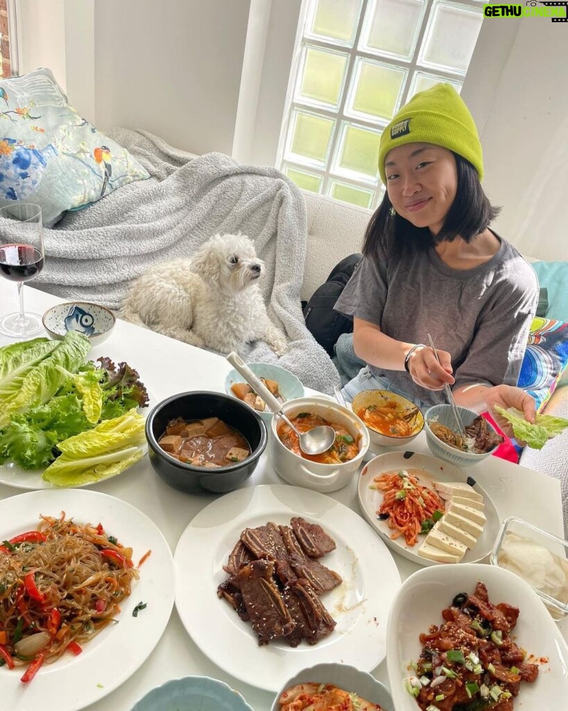 Alice Lee Instagram - Spot the difference #koreanfood #koreanfeast #homemade #bestkoreanfoodinlondon #완전행복 #teddy Feast by: @rhji85 😭🙏🏼 London, United Kingdom