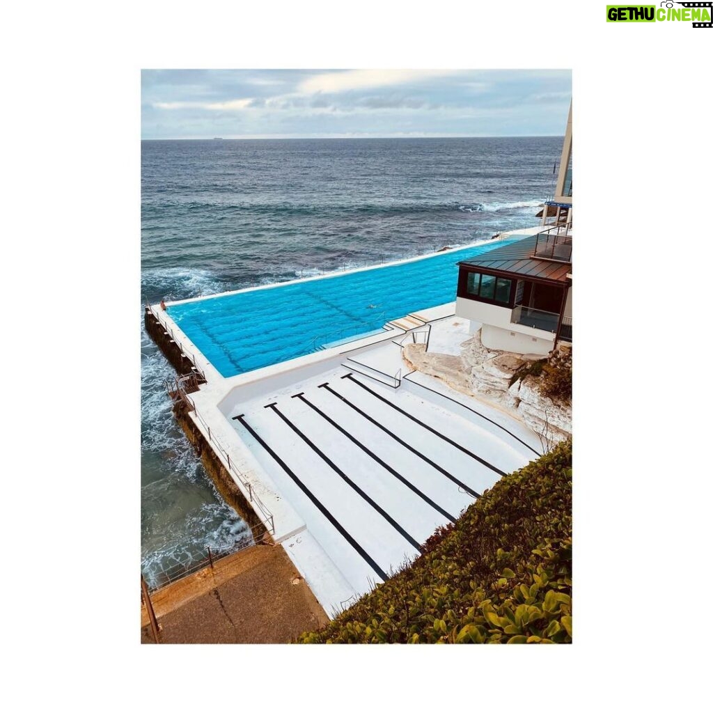 Alice Levine Instagram - Swim Club on tour (minus @rosiefoodie with the addition of @uncleegor) North Sydney Olympic Pool & Icebergs Pool at Bondi 🌊🌊🌊🌊