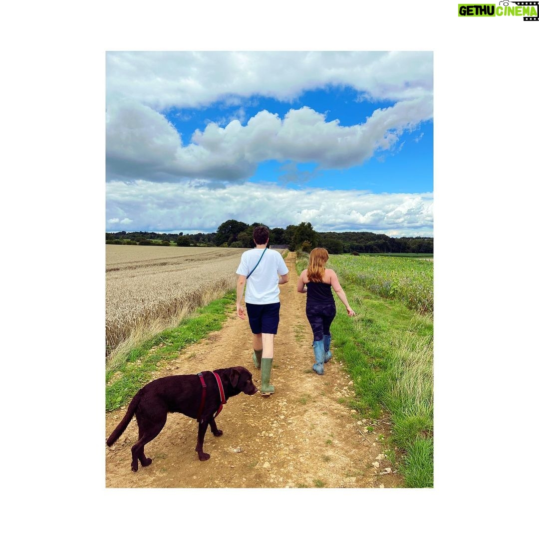 Alice Levine Instagram - Dad’s put the seats down in the back of the Ford Sierra and spread the ground sheet out, because, we’re going to the local dump…*looks to camera, eye twitches*