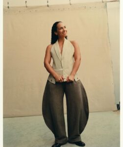 Alicia Keys Instagram - I love getting smarter. I love being more conscious. I love being aware of what I think. I love being in touch with what I think and being comfortable knowing that what I know is the right thing for me, that I don’t have to seek so much validation from everybody else to decide if that’s a good thing for me or not. I think you get more beautiful as you get older, too. I feel like there’s something about it. Your heart opens more. You have a quality about you that is so much stronger in a way. I really know that you become more beautiful as you recognize these things about yourself….. @thecut 💜💜💜