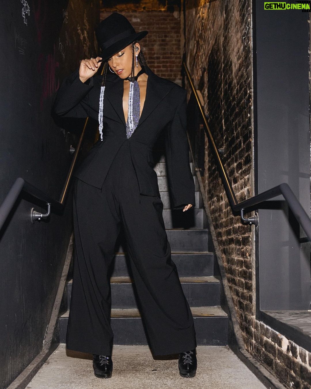 Alicia Keys Instagram - Last night in NYC was EVERYTHING!!!! You give me so much love and energy. I donβt take it for granted for a second. My one night only show π€―π€―π€― celebrating Diary 20 and playing the FULL album top to bottom for my first time ever. Wow!!!!!! Iβm speechless. AND Weβre just getting started ππππππ