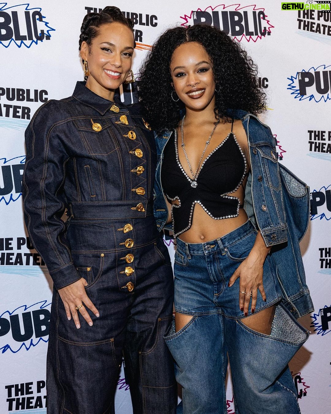 Alicia Keys Instagram - I know what it feels like to wonder if your dreams will ever find their way into the world Sometimes, it takes so much time you’re not sure…. Hell’s Kitchen opening night 🤩🥰 It still feels like a dream! I don’t even have the words. Pure magic 💫✨ Keep your eyes forward. Heart open. And love the journey just as much as you desire the destination 💜💜