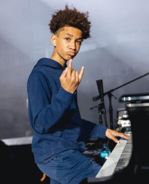Alicia Keys Instagram - This can’t be real!! You can’t be 13!!!! You are a dream come true!!

May the most high protect you!! and may you always walk like the young king you are 👑👑👑 I’m so proud of you, my son!! 🌞🌞🌞You light up the world!!!

Happy Born Day!!!!! To happiness, love, blessings and many many more!! 💥💥💥💥💥