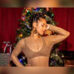 Alicia Keys Instagram – Santa Baby on repeat 🔂 Sending you and your family love and blessings 😘✨