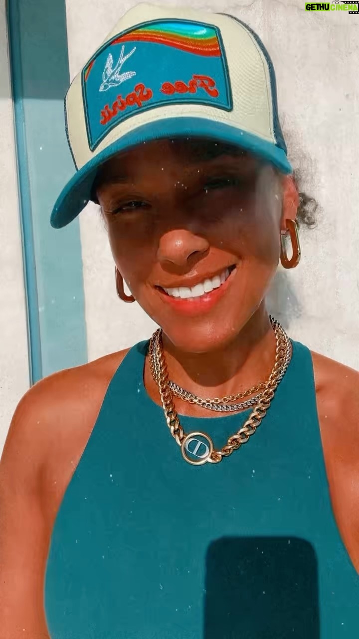 Alicia Keys Instagram - Beautiful Fam! Were nominated for TWO @vmas ‼️‼️‼️ ‘Stay’ w/ @iamluckydaye for Best R&B and ‘If I Ain’t Got You’ orchestral version for Video for good for Queen Charlotte @bridgertonnetflix 🚀🚀🚀 The AKFam is going crazy!! There’s no one like you!! I love u so much! Thank y’all for flying with me!!!! Vote Daily on my story and never forget how much I adore you!!!! 💥💥💥💥