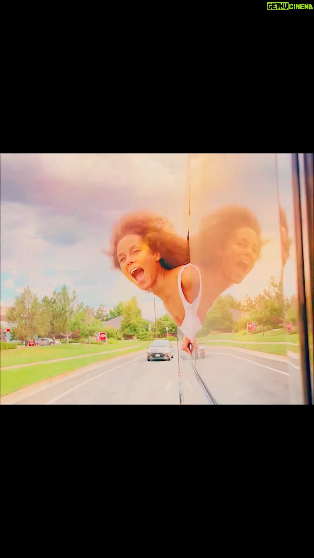 Alicia Keys Instagram - The Keys To The Summer Tour might be over but the memories will live on forever!!!! ποΈποΈποΈπ«Άπ½π«Άπ½π«Άπ½ Watch the full raw and uncut scenes on my YouTube, itβs literally a movie πΏπ½οΈ This tour has shown me the power of family and love. Itβs been the best family summer together!! Learning, loving and growing as a unit πππ Big love to my entire team for creating such a beautiful piece of art. My AK Fam; NONE OF THIS would happen without you!!!!! You electrify me and make me feel more loved that I could ever explain!!!!! Big love and light, forever US!! AK