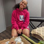 Alicia Keys Instagram – July has been good to me so far ☺️

NEW YORK I’m coming home tomorrow night!!! @barclayscenter!!!!!

Side note: Keys To The Summer tour merch is craazzzyyyyyy!!!!! Big love to @awakenewyorkclothing and @kool.kiy