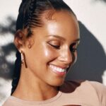 Alicia Keys Instagram – I’m so excited to introduce you to “It’s Like Skin” skin tint. This offering has been my go-to everyday skincare color-hybrid, even on tour where I do my own makeup for each show. Applying this light, nourishing formula is the secret to my glow. Creating offerings that makes our skin feel safe and protected is what matters most to me💜

I know we all have a skin story or experience that has opened our eyes to who we are and who we want to be. I’d love to hear yours! I can’t wait for you to try “It’s Like Skin” a buildable 2 in 1 skin tint + concealer in 40 different shades for every beautiful you! 😘 @keyssoulcare
