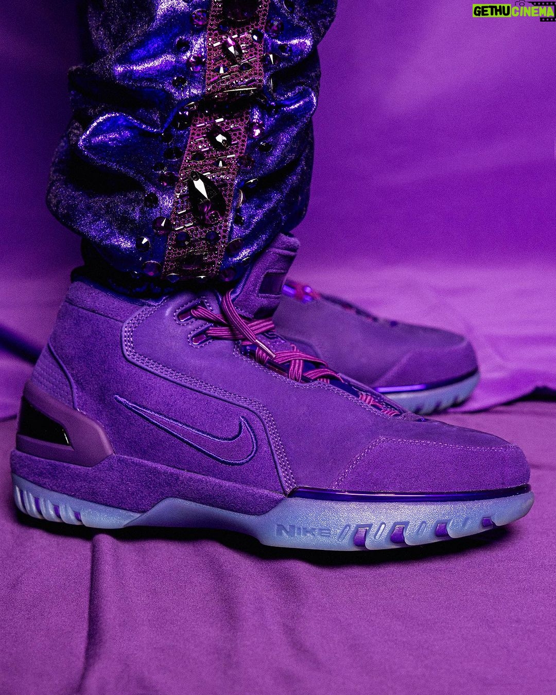 Alicia Keys Instagram - Can y’all guess my favorite color? 🤔💜✨