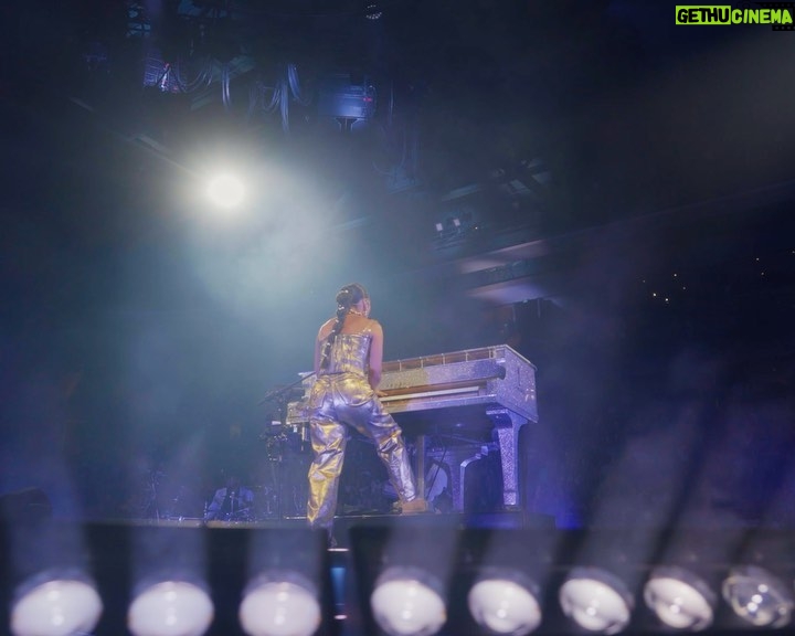 Alicia Keys Instagram - OAKLAND!!! Two shows left! Let’s make this night the most magical ✨💜✨