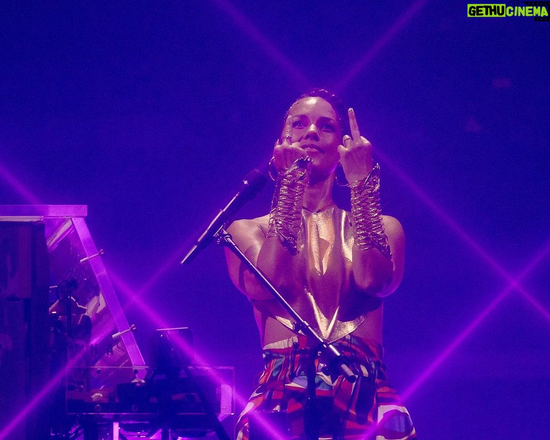 Alicia Keys Instagram - OAKLAND!!! Two shows left! Let’s make this night the most magical ✨💜✨