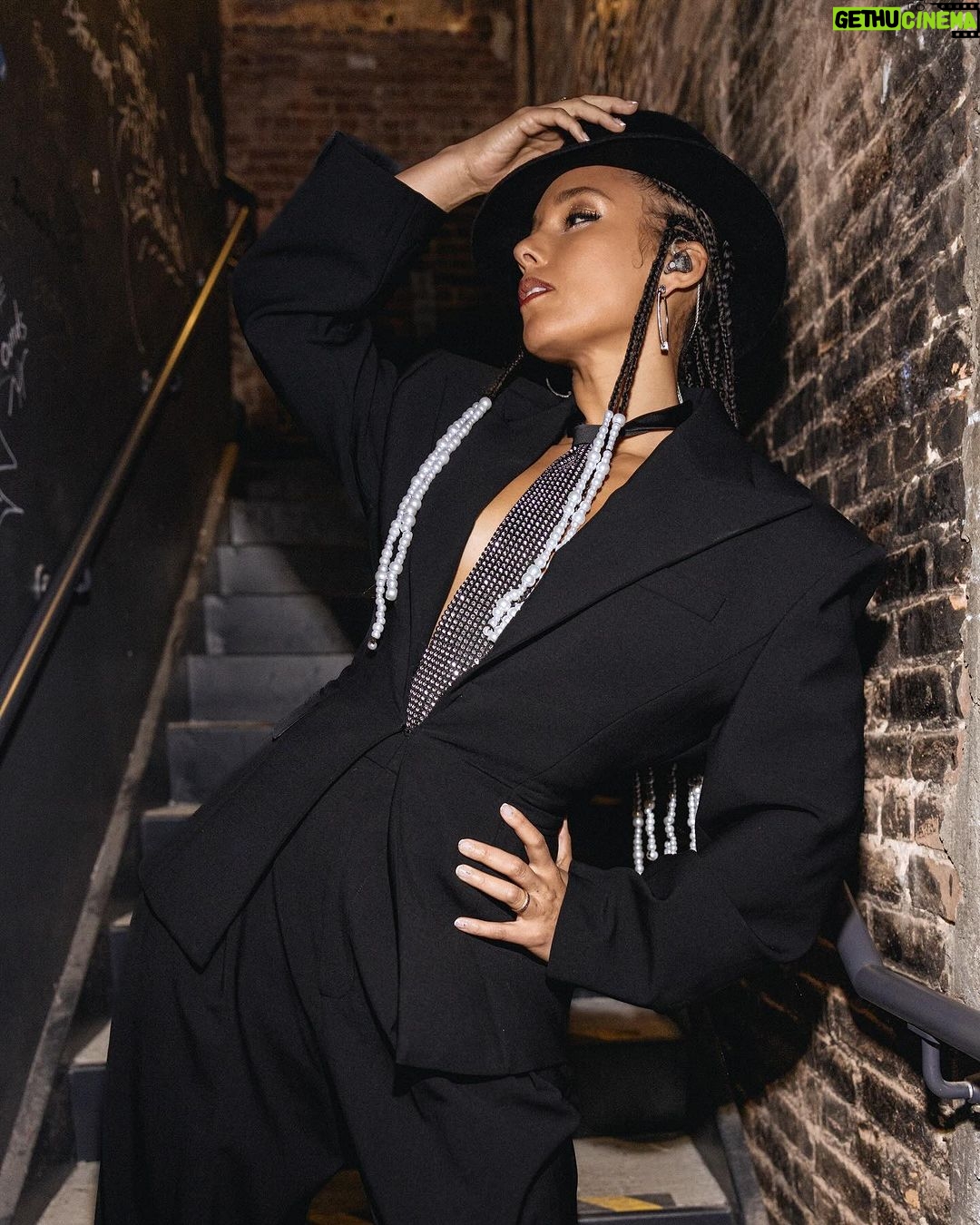 Alicia Keys Instagram - Last night in NYC was EVERYTHING!!!! You give me so much love and energy. I donβt take it for granted for a second. My one night only show π€―π€―π€― celebrating Diary 20 and playing the FULL album top to bottom for my first time ever. Wow!!!!!! Iβm speechless. AND Weβre just getting started ππππππ
