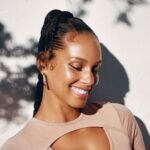 Alicia Keys Instagram – The world is so…. physical. You know, you’re not really taught about the spiritual, the soulful, you’re not really taught about how important it is to be a full person on the inside. My skin didn’t begin to change until I changed the energy around me, and within me. Big love to @instylemagazine and @keyssoulcare 💜💜💜