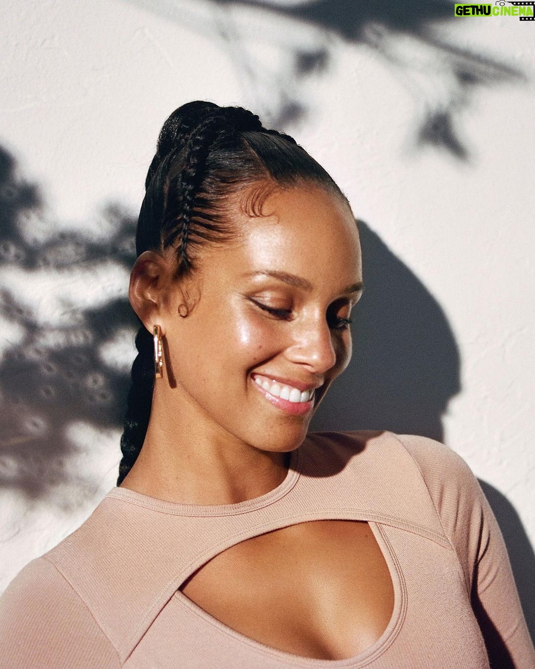 Alicia Keys Instagram - The world is so…. physical. You know, you're not really taught about the spiritual, the soulful, you're not really taught about how important it is to be a full person on the inside. My skin didn’t begin to change until I changed the energy around me, and within me. Big love to @instylemagazine and @keyssoulcare 💜💜💜