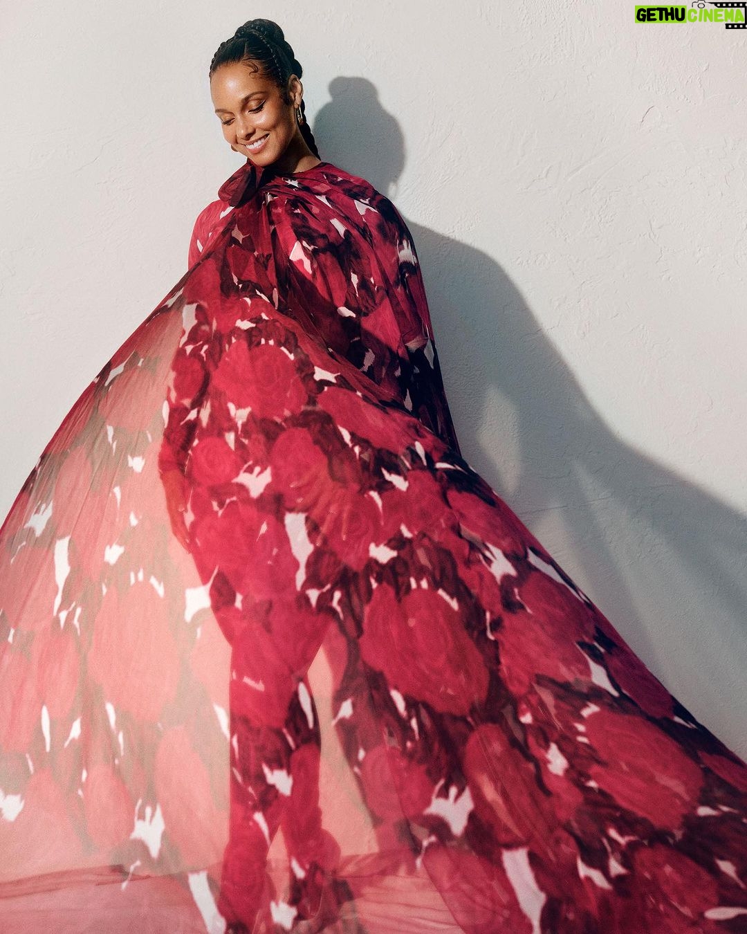 Alicia Keys Instagram - The world is so…. physical. You know, you're not really taught about the spiritual, the soulful, you're not really taught about how important it is to be a full person on the inside. My skin didn’t begin to change until I changed the energy around me, and within me. Big love to @instylemagazine and @keyssoulcare 💜💜💜